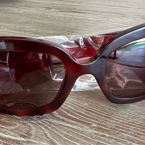 Dior Women's Burgundy Sunglasses - Picture 3 of 5